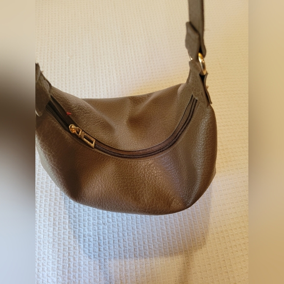 Isaac Mizrahi Brown Leather Shoulder Bag - Picture 5 of 11